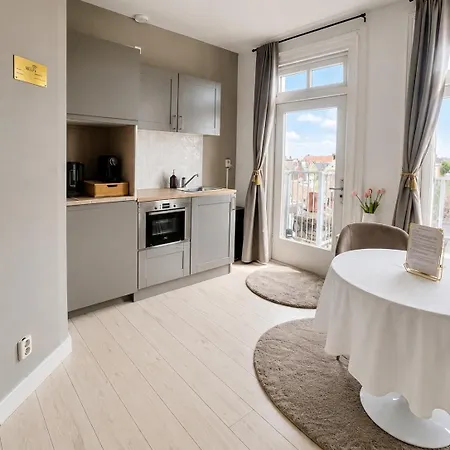 Maison Lumiere - Private Rooftop Terrace *